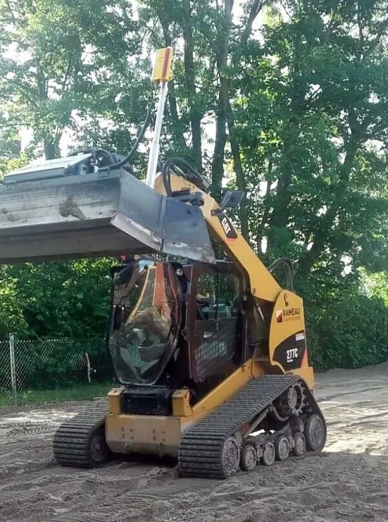 Lasergestuurd egaliseren van een zandbaan aan de Rijksweg in Groningen